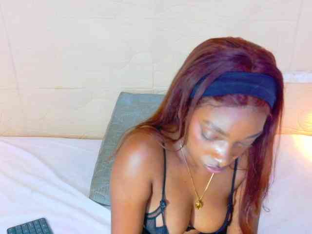 shamira-moore Live Webcam on BongaCams