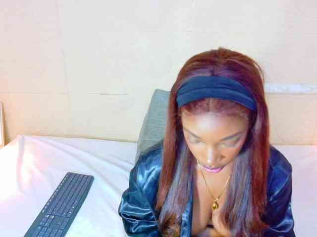 shamira-moore Live Webcam on BongaCams