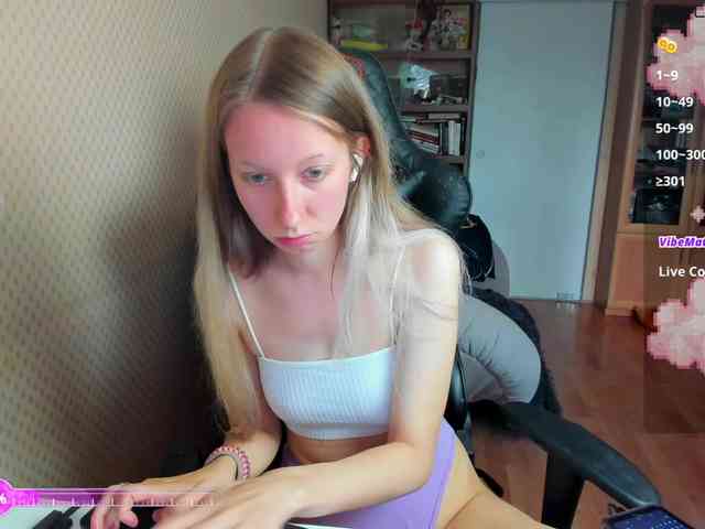 cuteMila webcam