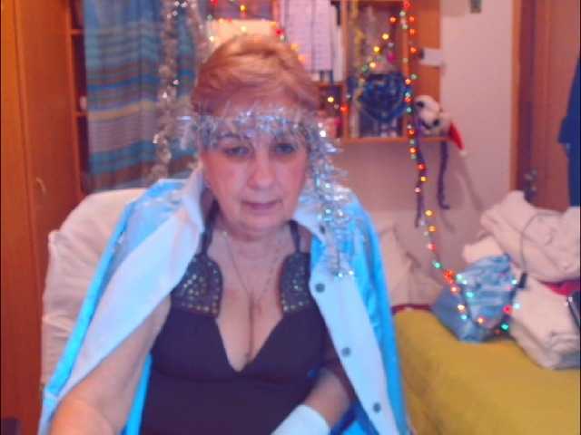 Kira9476's BongaCams show and profile