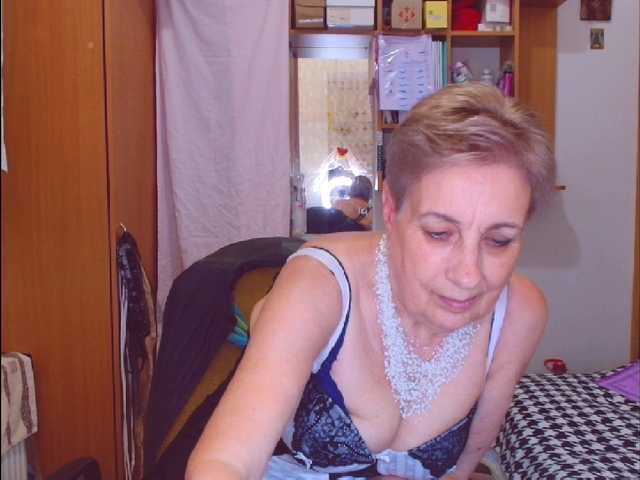 Kira9476 on BongaCams 