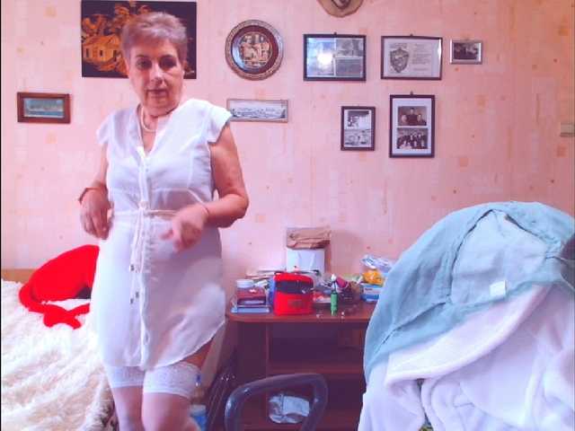 Kira9476's BongaCams show and profile