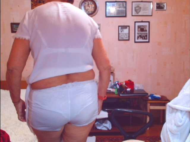 Kira9476's BongaCams show and profile