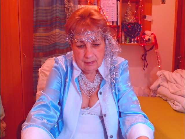 Kira9476's BongaCams show and profile