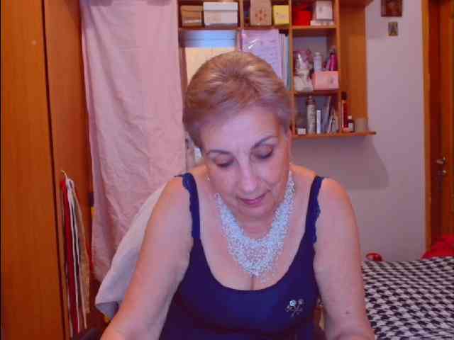Victoria5643 webcam