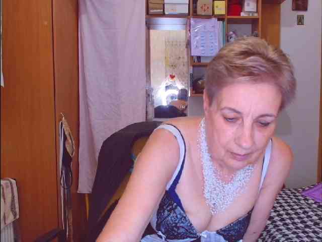 Victoria5643 webcam