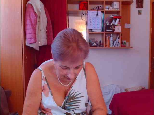 Victoria5643 webcam