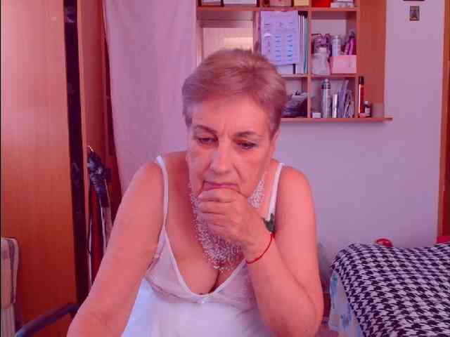 Victoria5643 webcam
