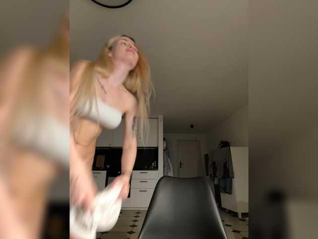 VladaMais's BongaCams show and profile