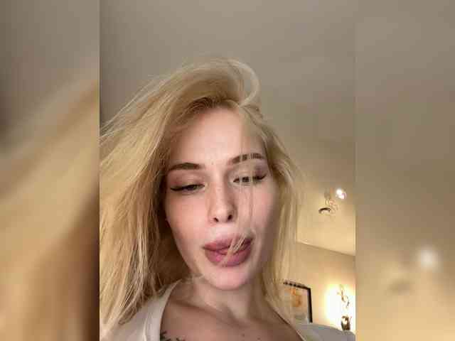 VladaMais Live Webcam on BongaCams