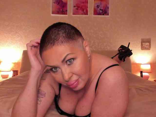 TaneshaGold webcam