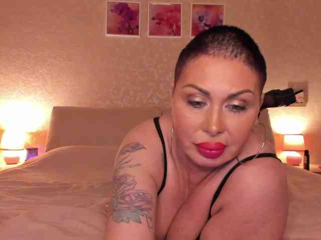 TaneshaGold webcam