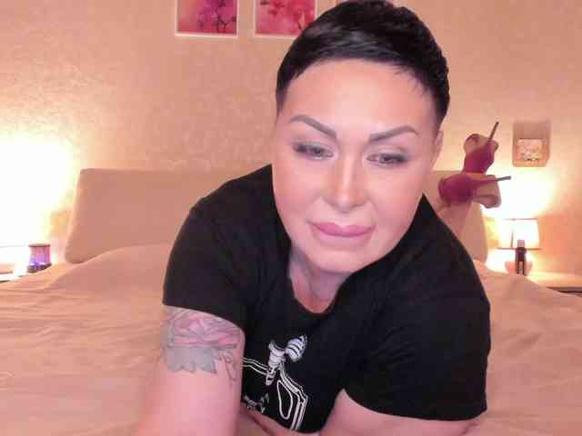 TaneshaGold webcam