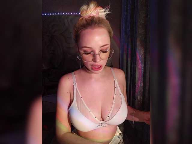 AsyaMi's BongaCams show and profile