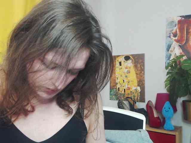 NadineGold webcam