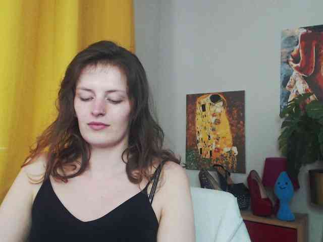 NadineGold webcam