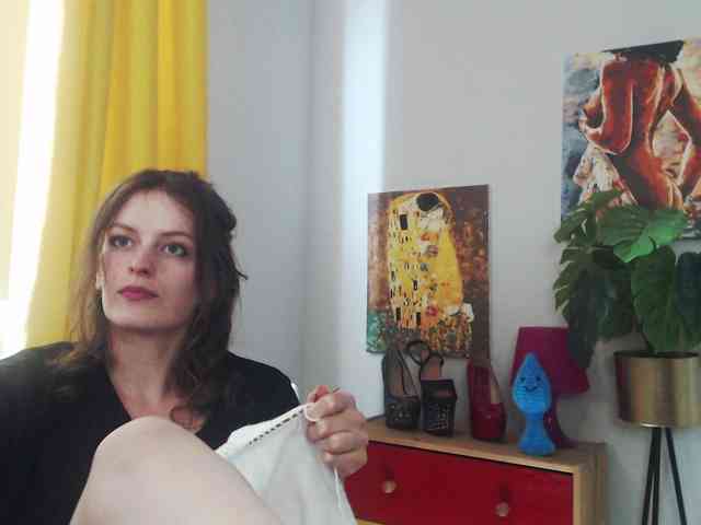 NadineGold webcam