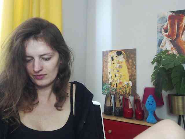 NadineGold webcam