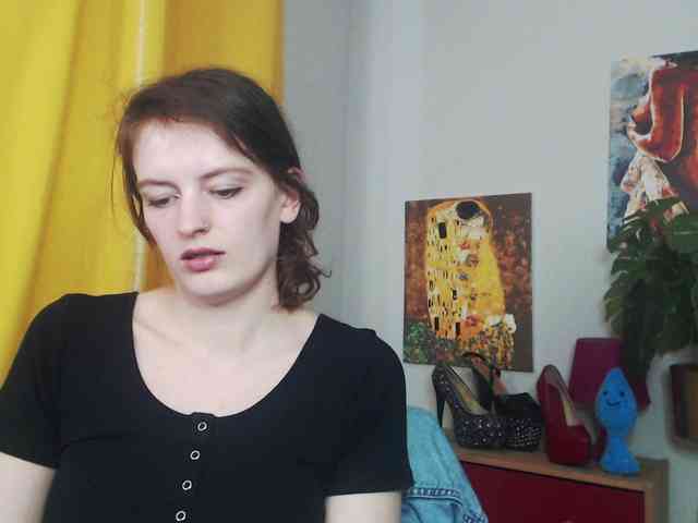 NadineGold webcam
