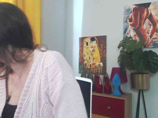 NadineGold webcam