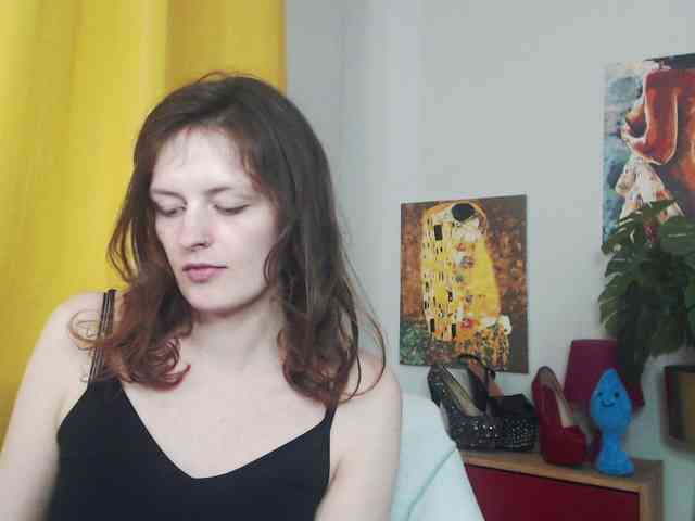 NadineGold webcam