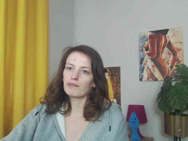 NadineGold webcam