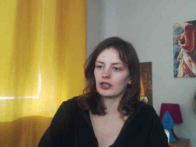 NadineGold webcam