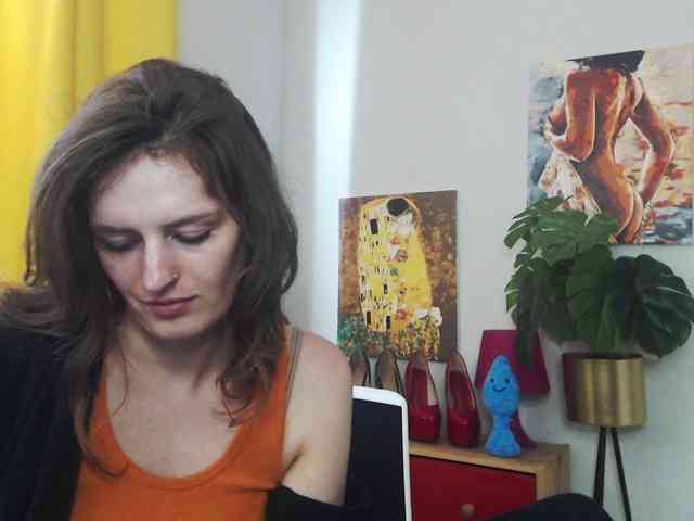 NadineGold webcam