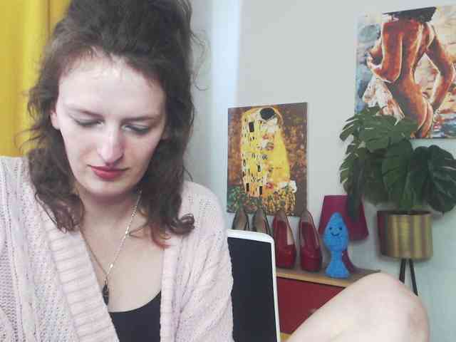 NadineGold webcam