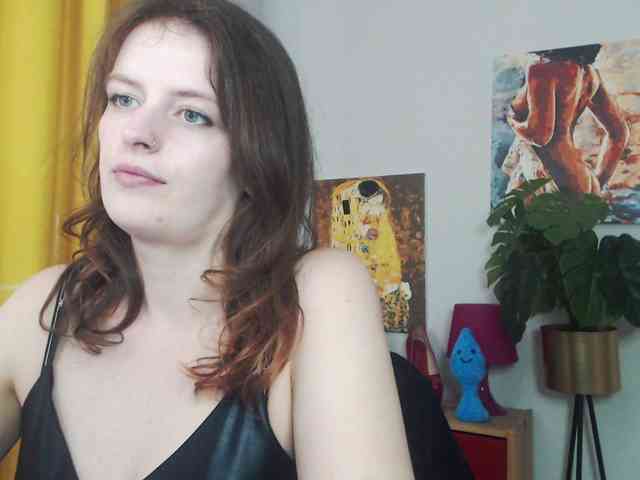 NadineGold webcam