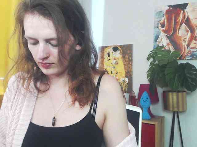 NadineGold webcam
