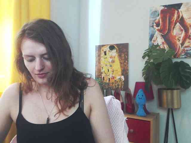 NadineGold webcam
