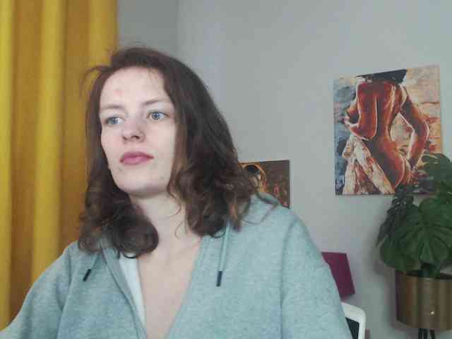 NadineGold webcam