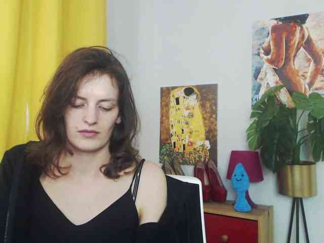NadineGold webcam