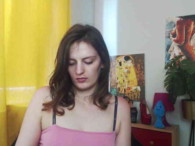 NadineGold webcam