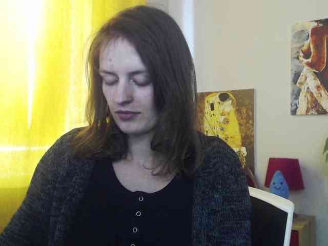 NadineGold webcam