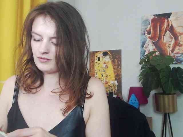 NadineGold webcam