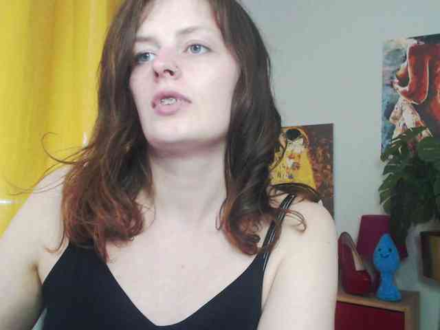 NadineGold webcam