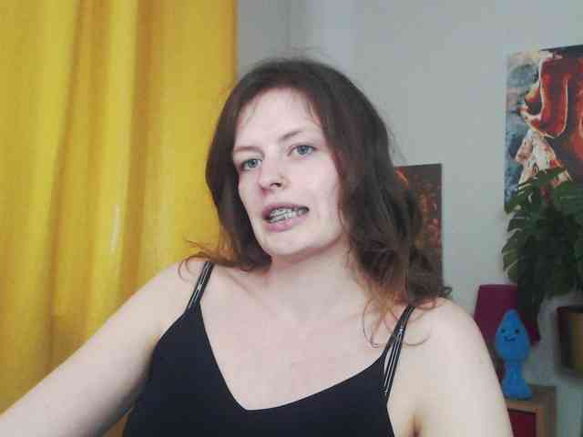 NadineGold webcam