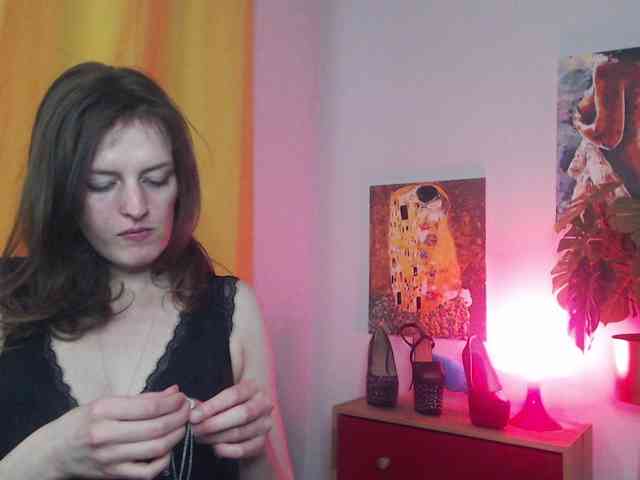 NadineGold webcam