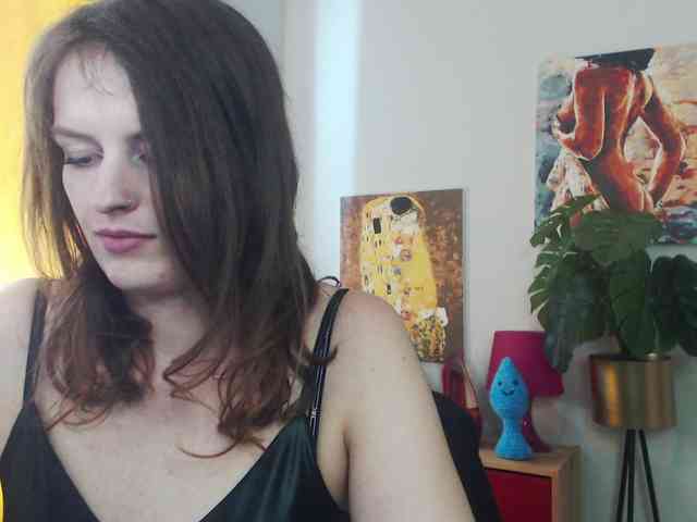 NadineGold webcam