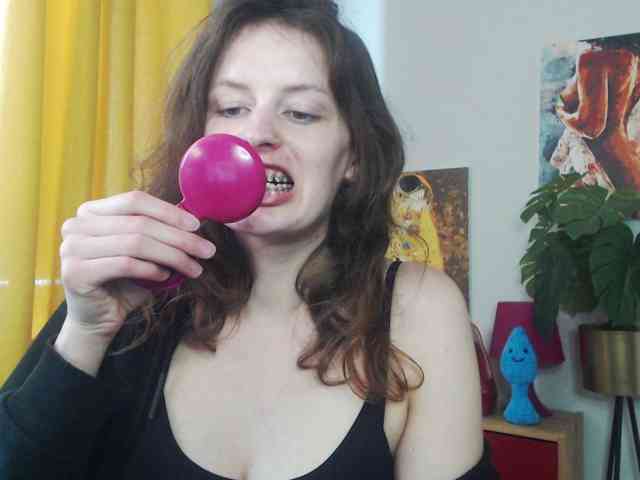 NadineGold webcam