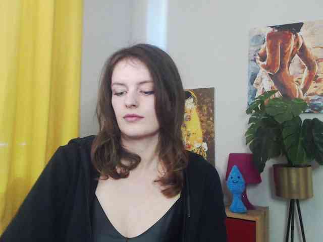 NadineGold webcam