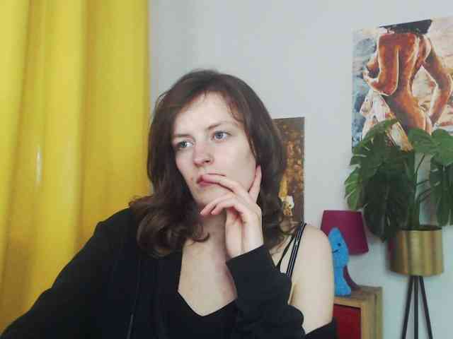 NadineGold webcam