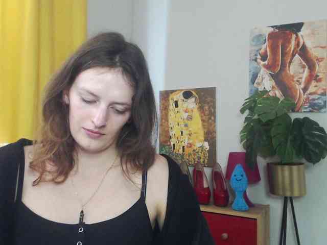 NadineGold webcam