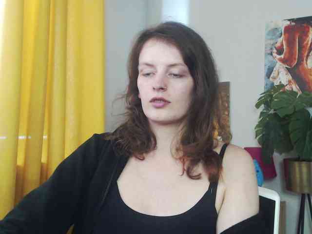 NadineGold webcam