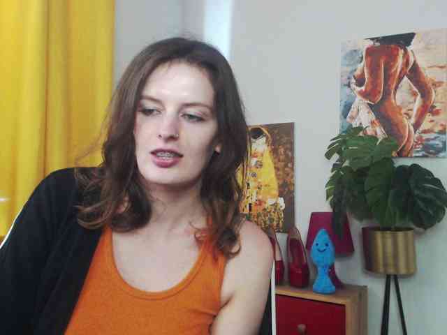 NadineGold webcam