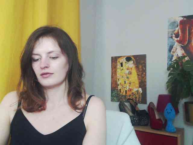 NadineGold webcam