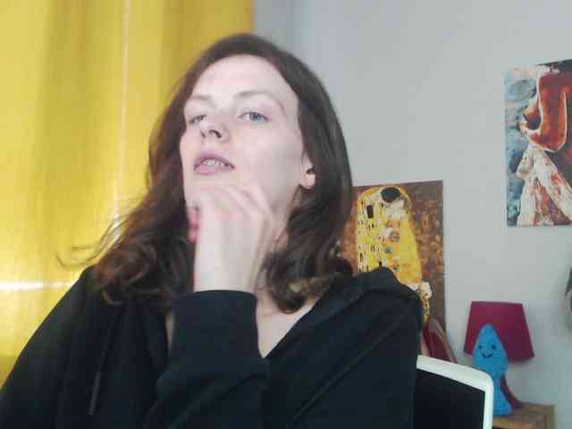 NadineGold webcam