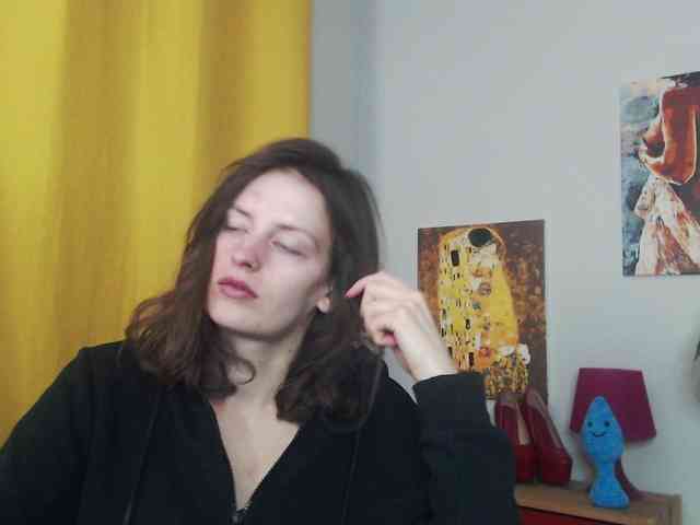 NadineGold webcam